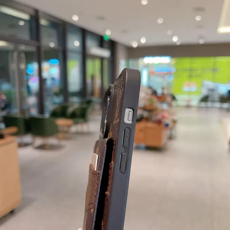 デザイン感 耐久性 カードホルダー付き高級iPhone用レザーケース - 2-in-1デザイン