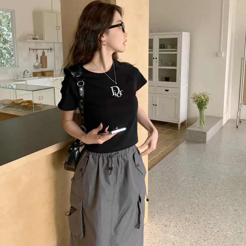 『S-XL』オフィスおしゃれ ボディコンシャス ミニマルデザイン ストレッチ素材 Tシャツ