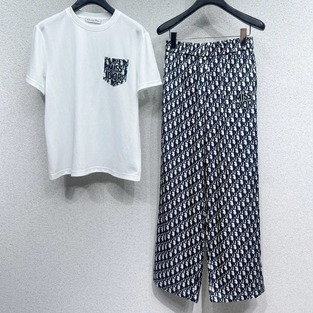 『S-L』新作 おしゃれ 低調 上品 ラグジュアリー 高級 定番 半袖Tシャツ モノグラムパンツ セットアップ