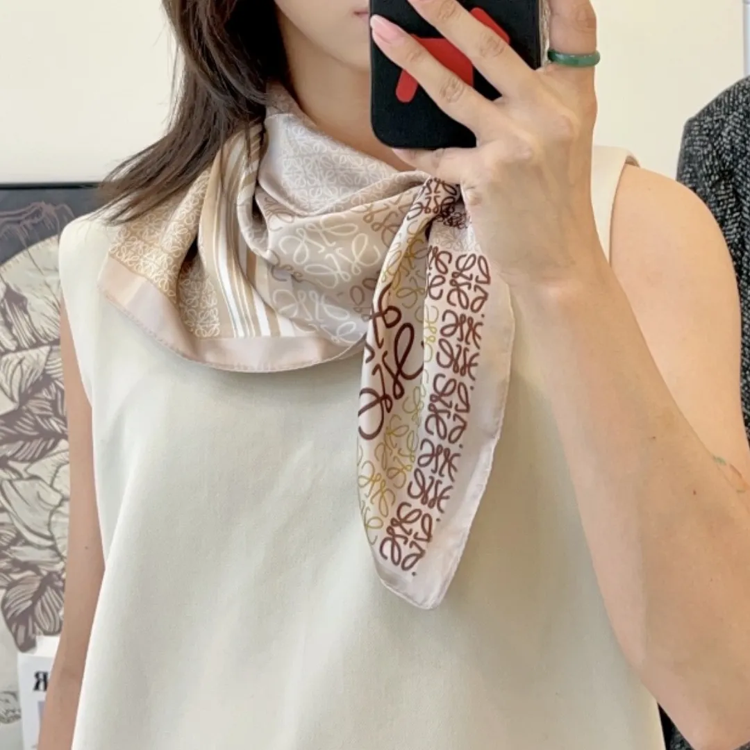 大人の女性に 優雅 顔周りを華やかに演出 高級感溢れる 魅力的な印象に スカーフ