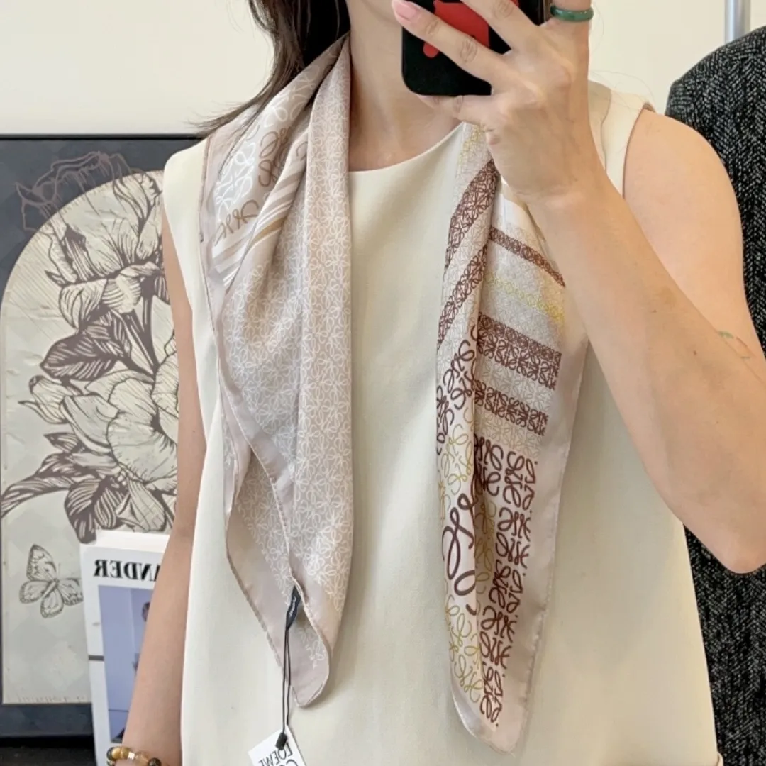 大人の女性に 優雅 顔周りを華やかに演出 高級感溢れる 魅力的な印象に スカーフ