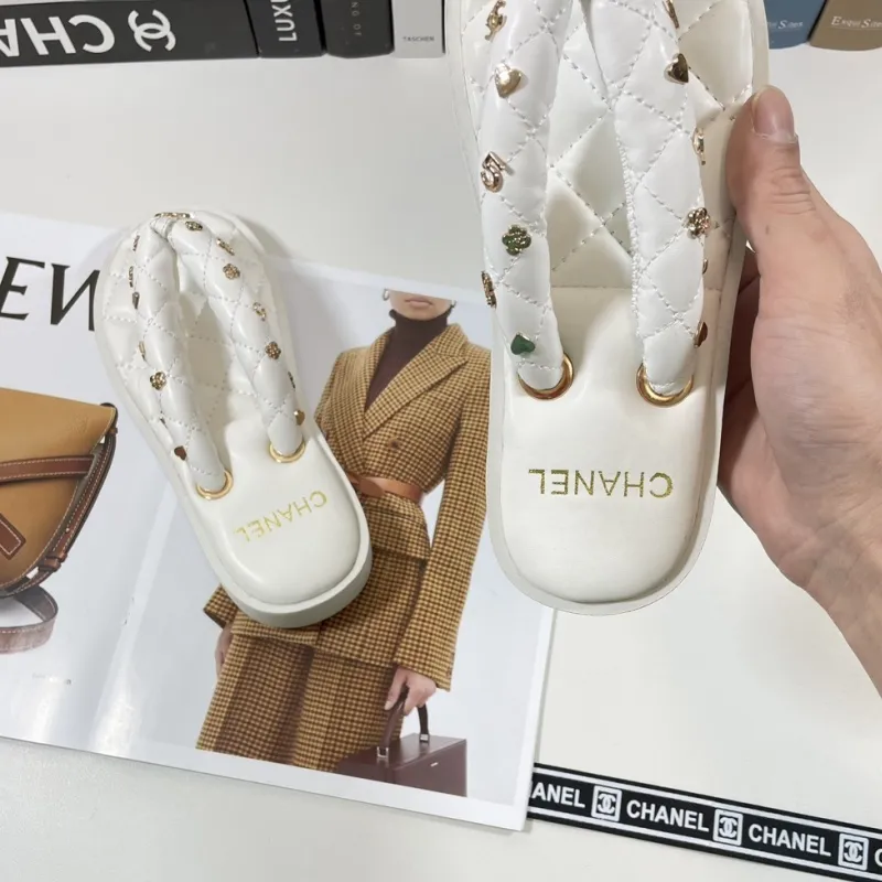 『35-40』優しい雰囲気 トレンド 高品質 軽量 柔らか底 履き心地良い 合わせやすい サンダル