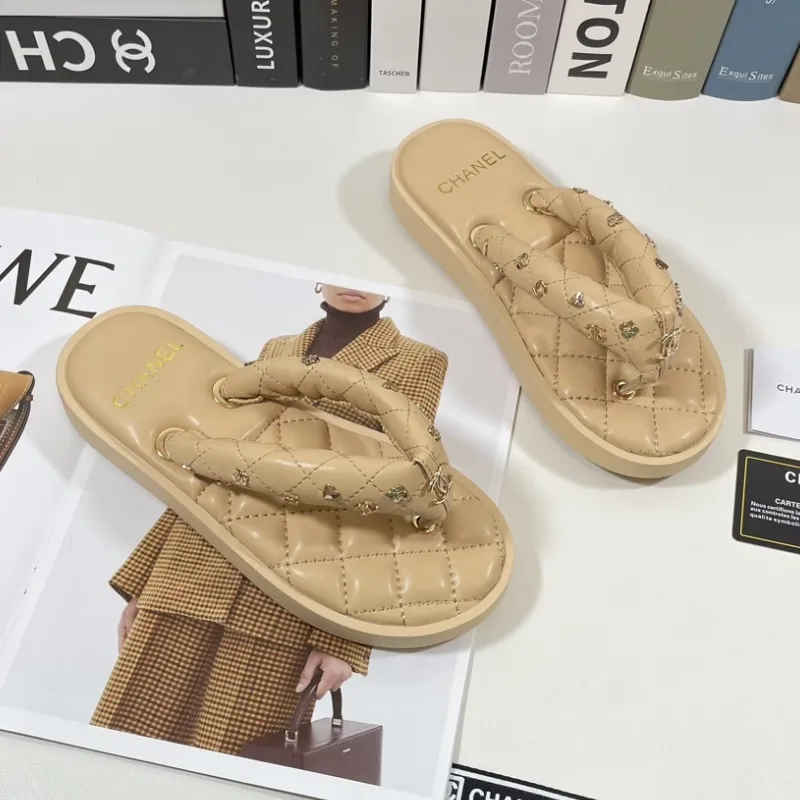 『35-40』優しい雰囲気 トレンド 高品質 軽量 柔らか底 履き心地良い 合わせやすい サンダル