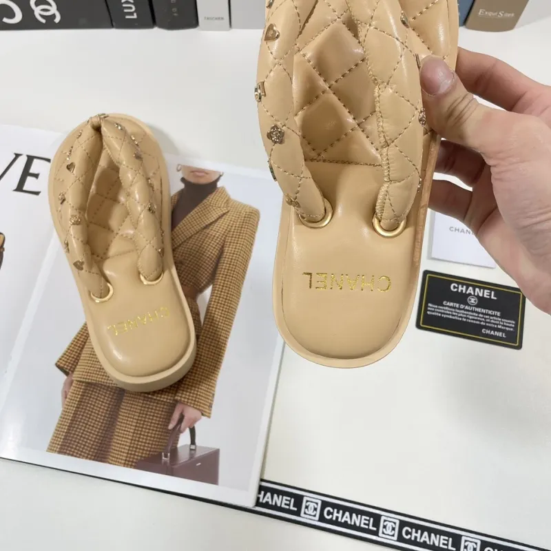 『35-40』優しい雰囲気 トレンド 高品質 軽量 柔らか底 履き心地良い 合わせやすい サンダル