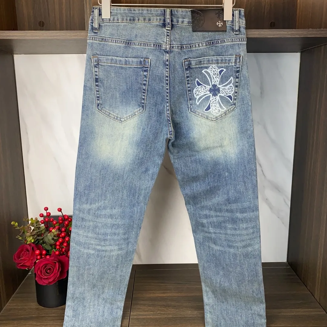 『S-2XL』爆売れ中 シーズン必須アイテム コーディネートの主役 体にフィット ビビッドカラー ジーンズ