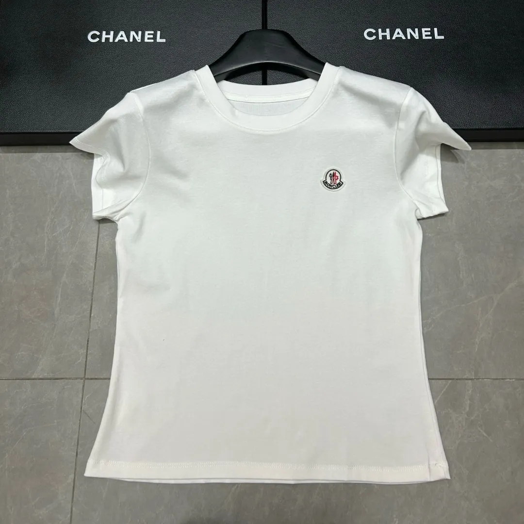 『S-XL』スタイルアップ間違いなし 季節を先取り 高見えデザイン スキニーフィット モノトーン Tシャツ
