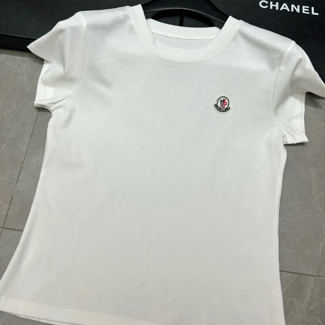 『S-XL』スタイルアップ間違いなし 季節を先取り 高見えデザイン スキニーフィット モノトーン Tシャツ
