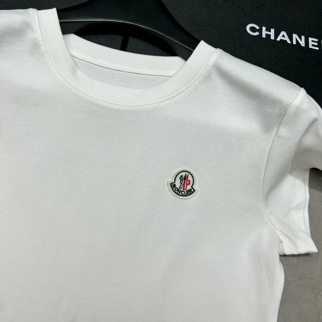 『S-XL』スタイルアップ間違いなし 季節を先取り 高見えデザイン スキニーフィット モノトーン Tシャツ