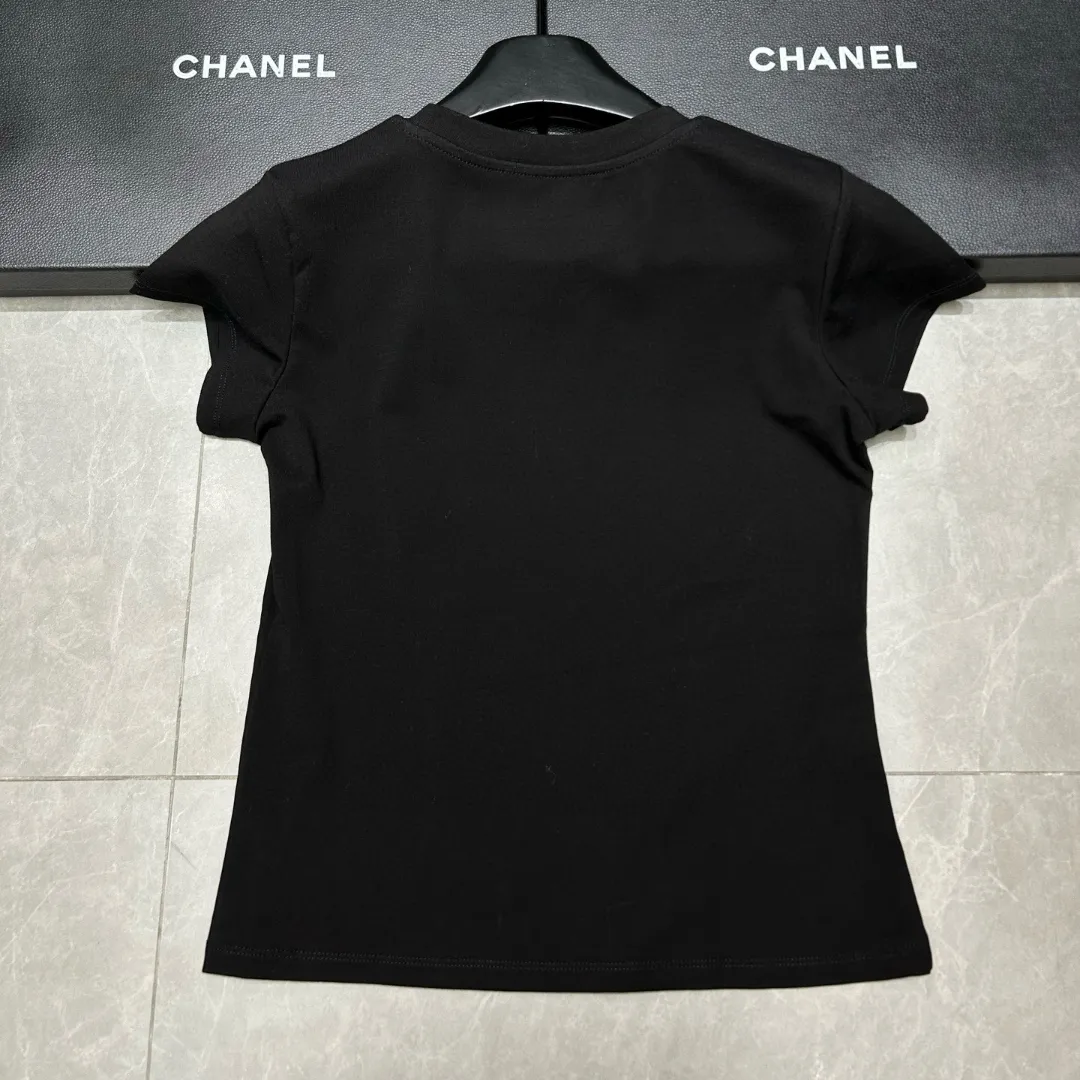 『S-XL』スタイルアップ間違いなし 季節を先取り 高見えデザイン スキニーフィット モノトーン Tシャツ