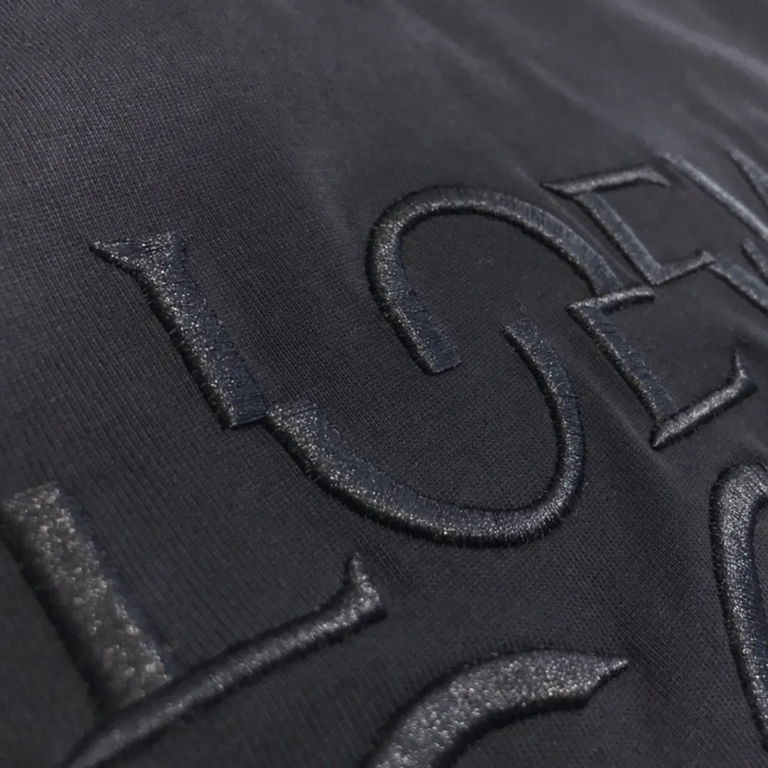 『M-XL』綿100% 立体ロゴ エンボス刺繍 ミスアライメント プリント Tシャツ
