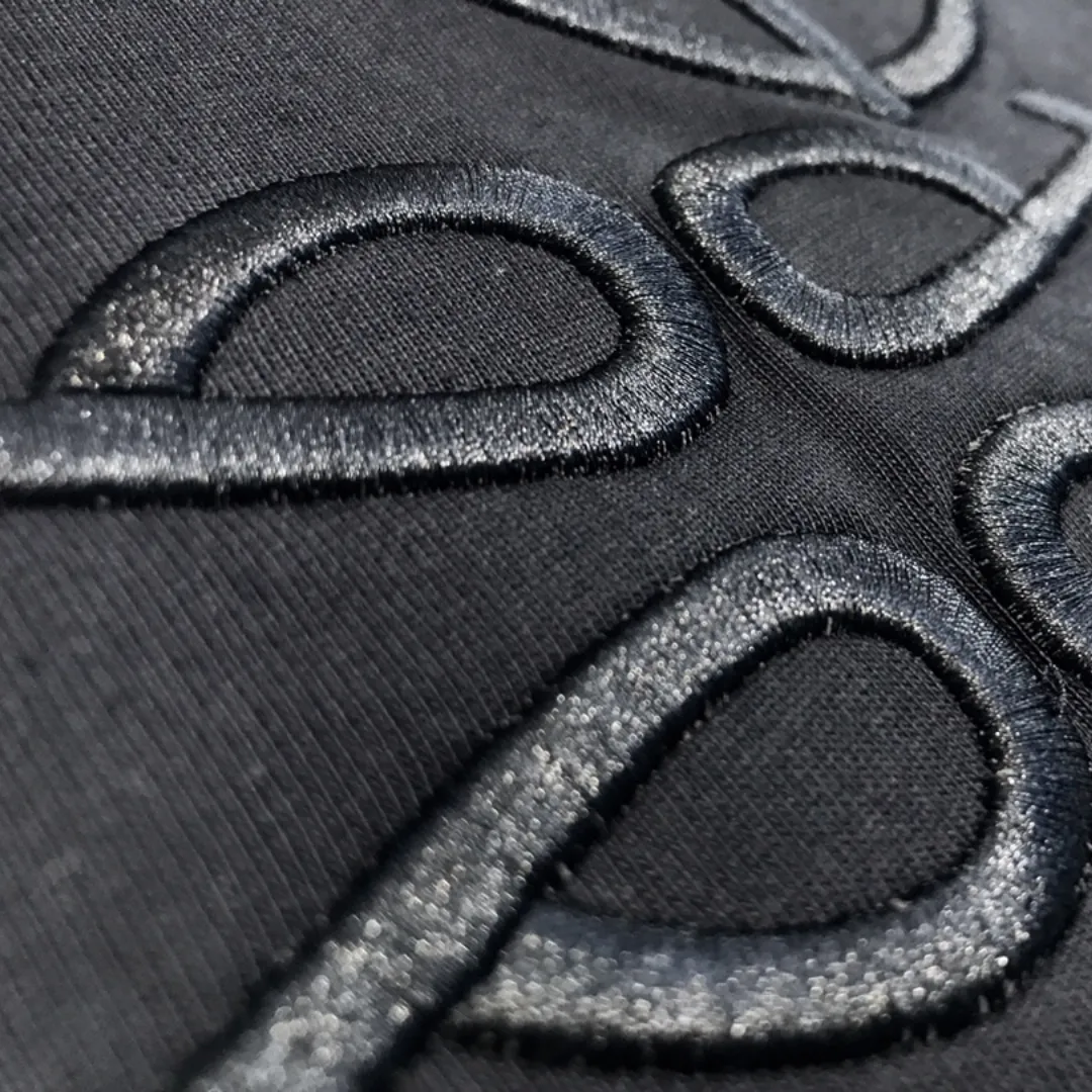 『M-XL』綿100% 立体ロゴ エンボス刺繍 ミスアライメント プリント Tシャツ