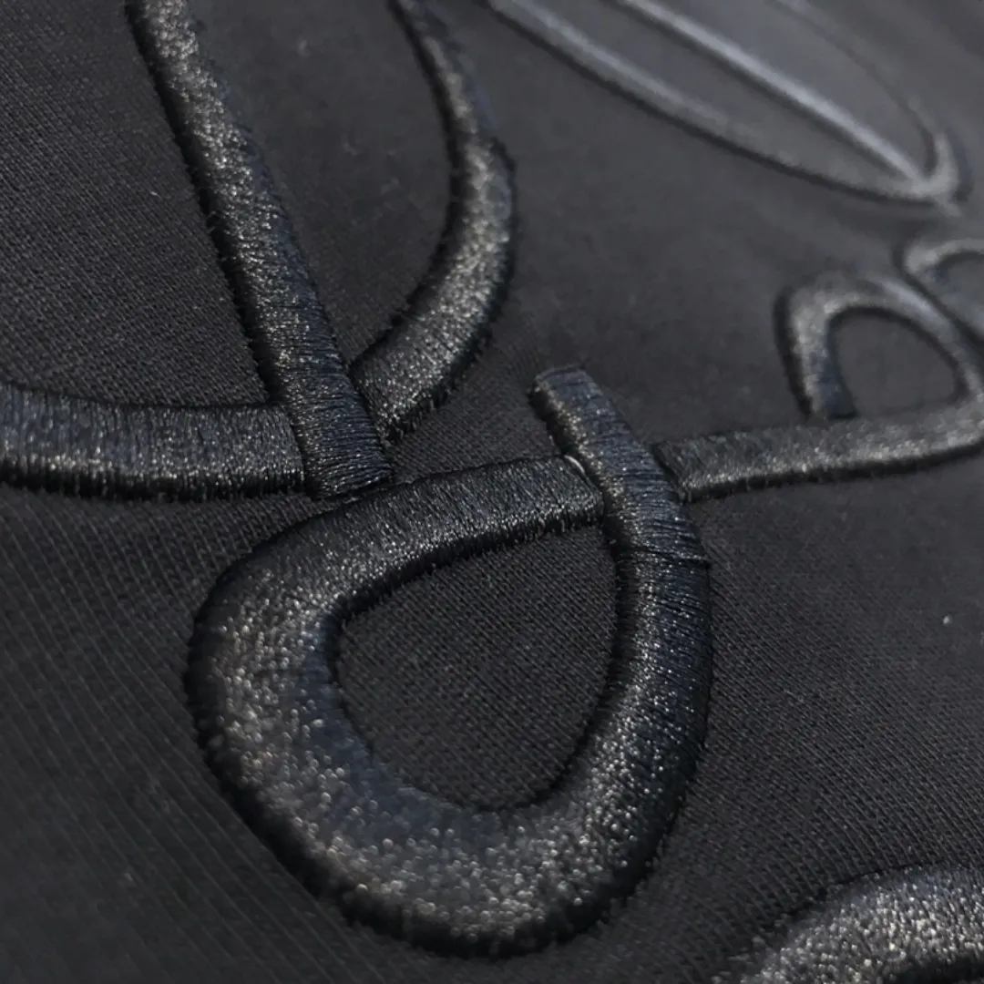 『M-XL』綿100% 立体ロゴ エンボス刺繍 ミスアライメント プリント Tシャツ