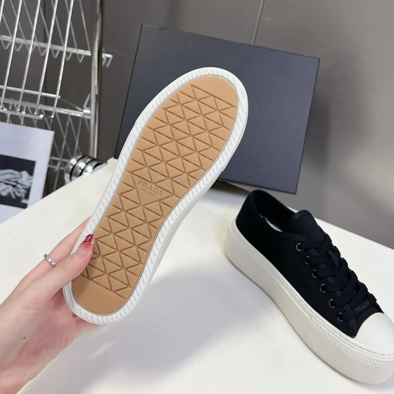 『35-41』超人気商品トレンド衝撃吸収 滑り止め底 疲れにくい 足型フィットカジュアルシューズ