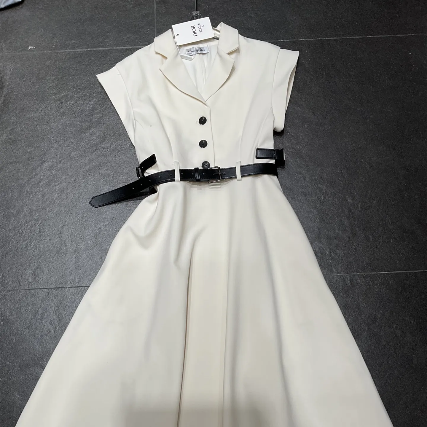 『S-L』新作 高級品質 ベルトバックルデコ ベルト付き フリルスリーブ ワンピース