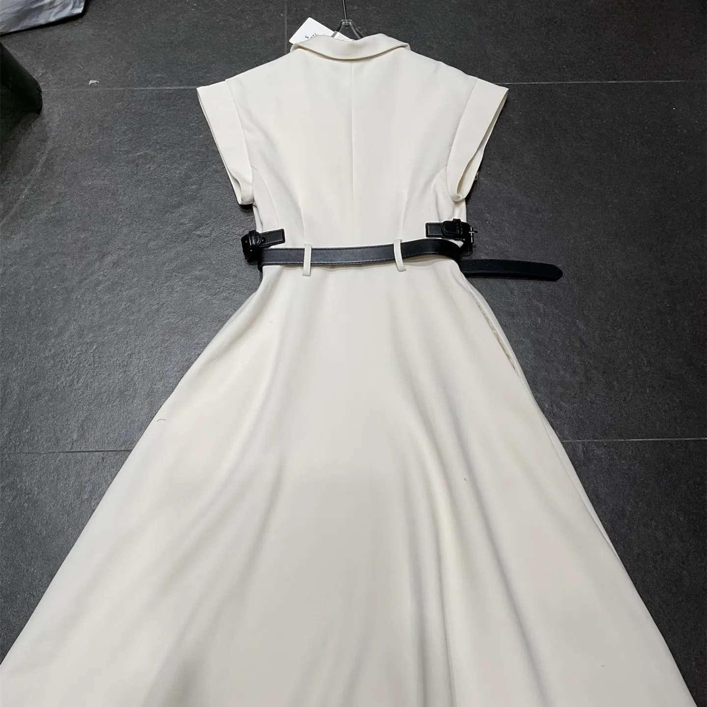 『S-L』新作 高級品質 ベルトバックルデコ ベルト付き フリルスリーブ ワンピース