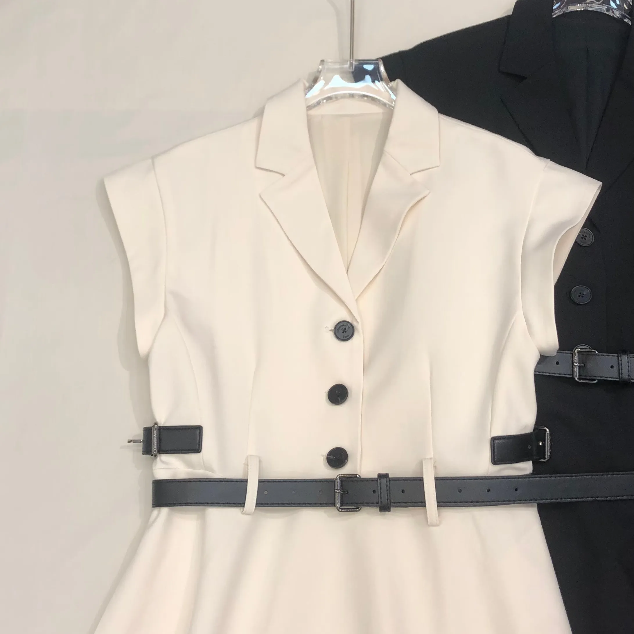 『S-L』新作 高級品質 ベルトバックルデコ ベルト付き フリルスリーブ ワンピース