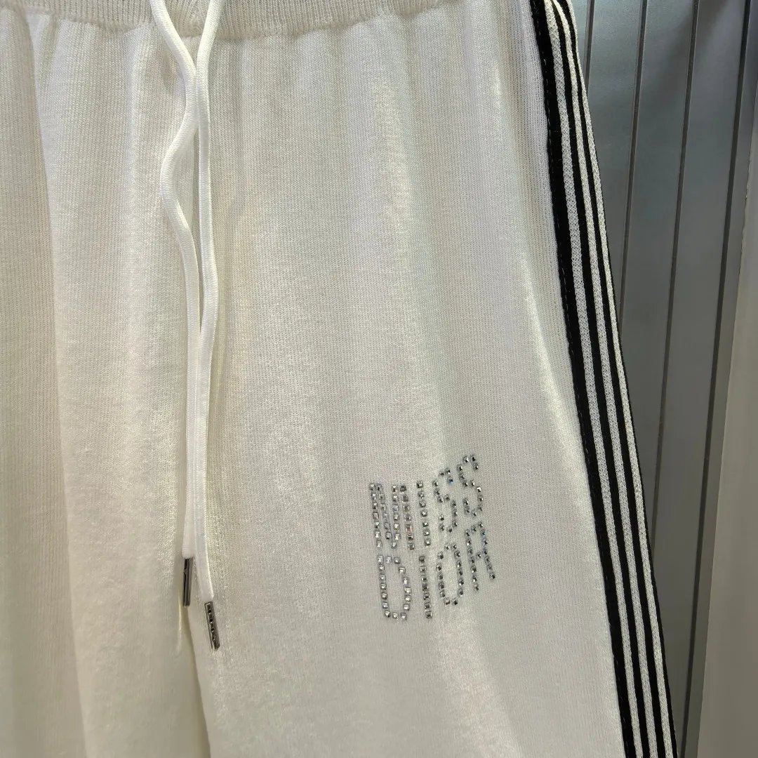 『フリーサイズ』人気急上昇中 オフィスにもぴったり 長時間着ても疲れにくい パンツ Ｔシャツ セットアップ