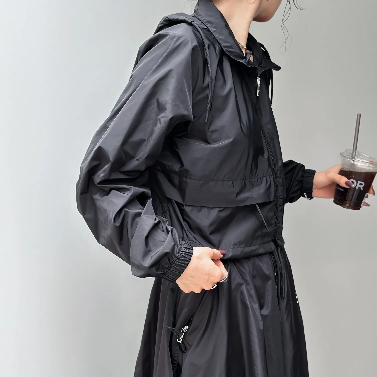 『S-L』速乾繊維生地 柔らか通気 軽量 フード付きデザイン ショートトップ スカート