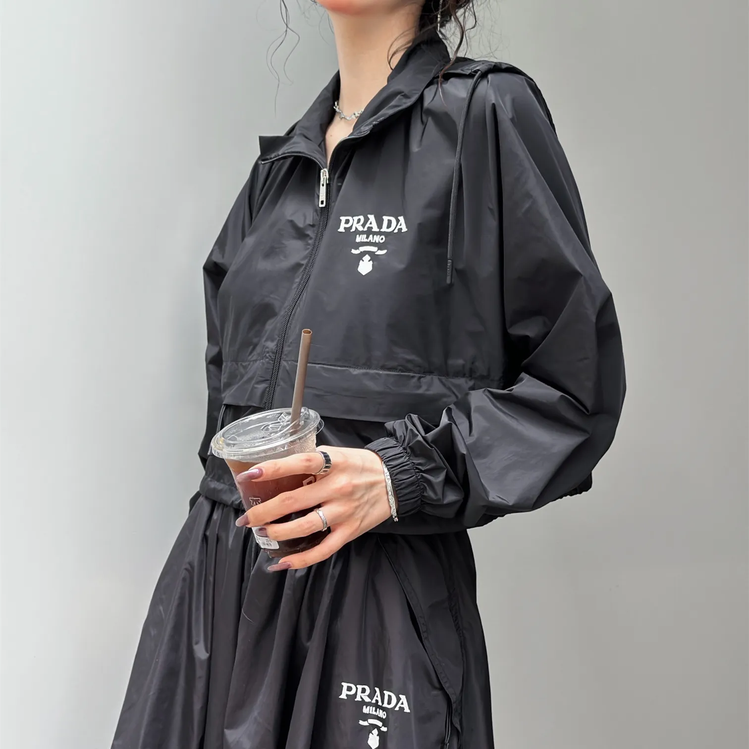 『S-L』速乾繊維生地 柔らか通気 軽量 フード付きデザイン ショートトップ スカート