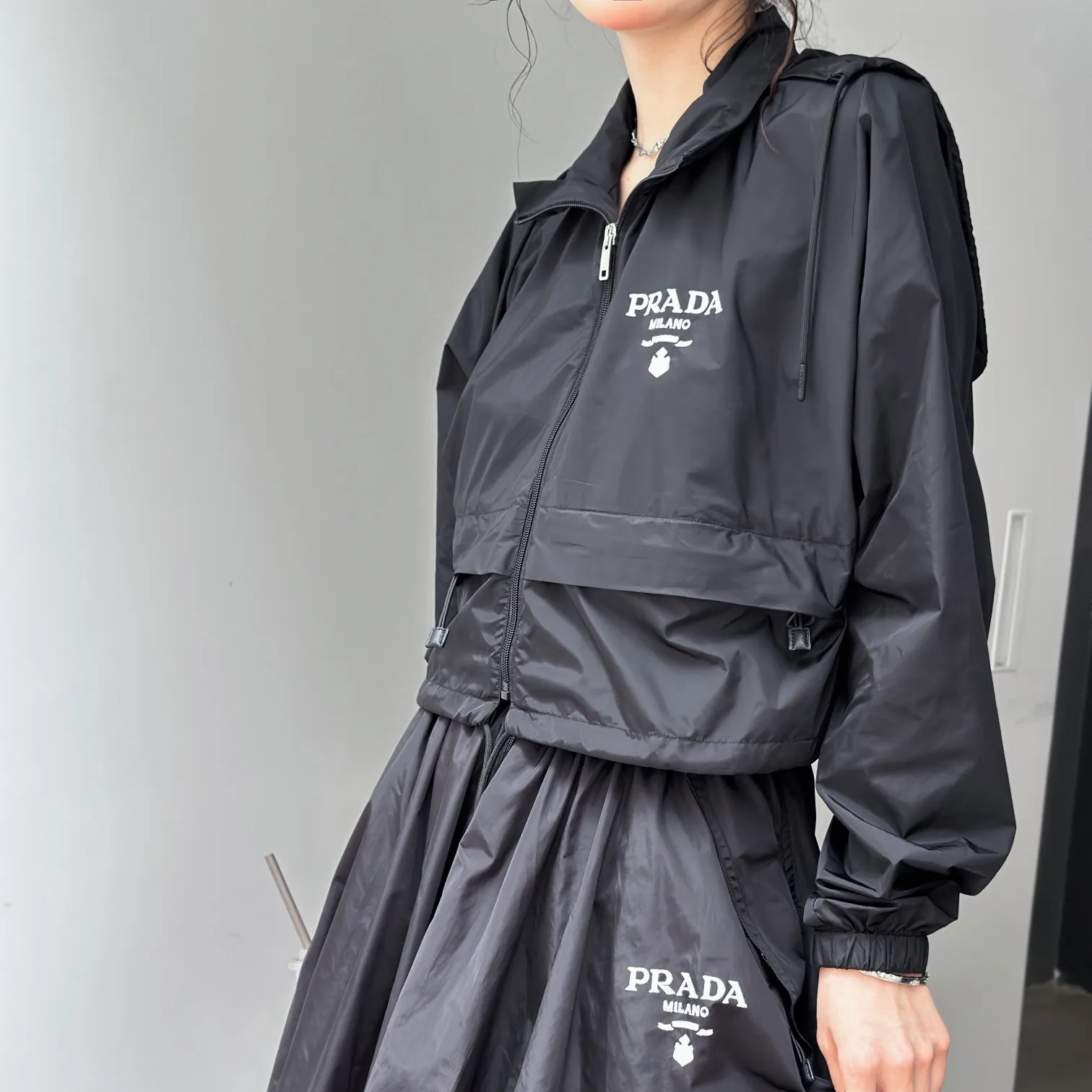 『S-L』速乾繊維生地 柔らか通気 軽量 フード付きデザイン ショートトップ スカート