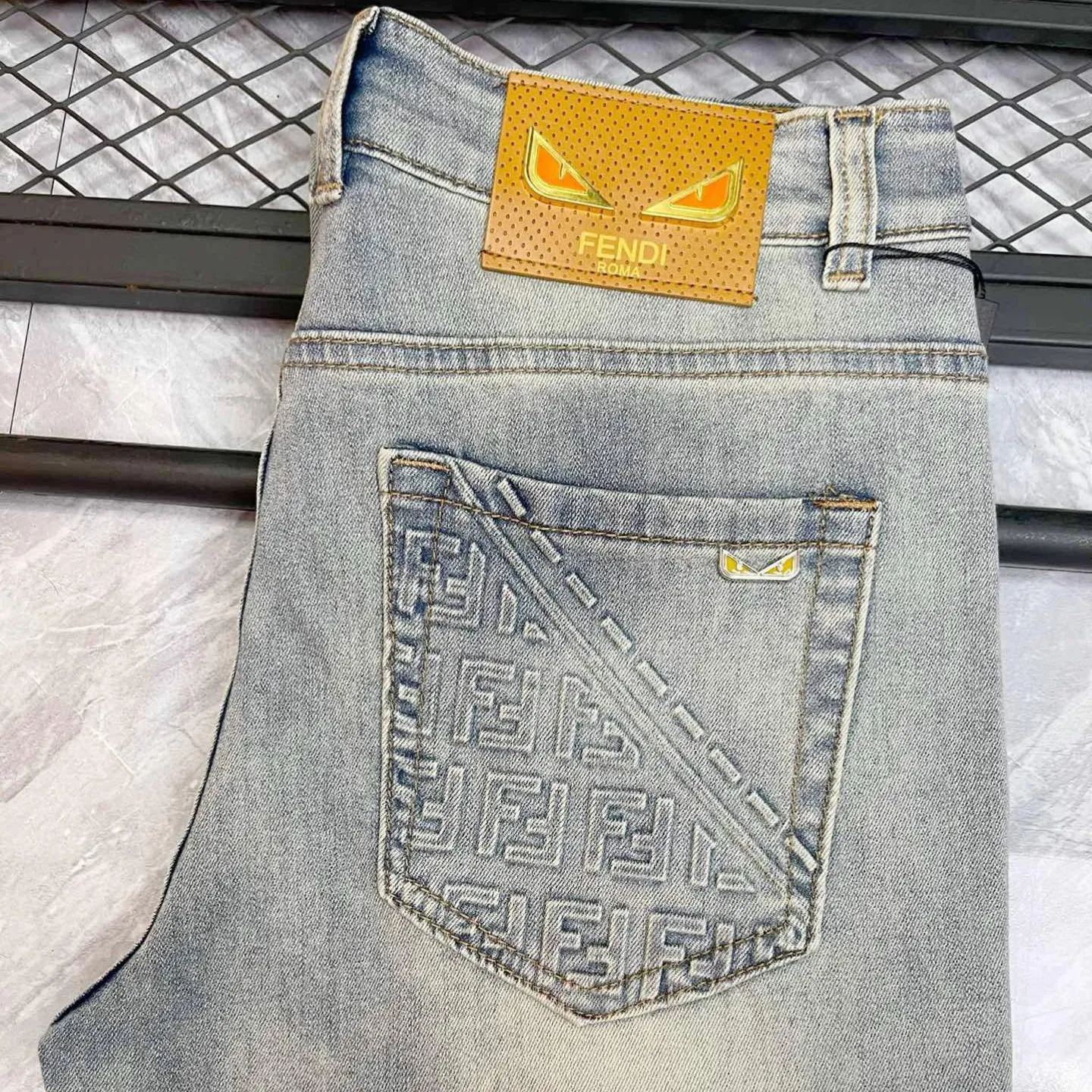 『S-2XL』着るだけで特別感 インスタ映え間違いなし ラグジュアリー ヴィンテージ クール おしゃれ 軽量 通気性 デニムパンツ