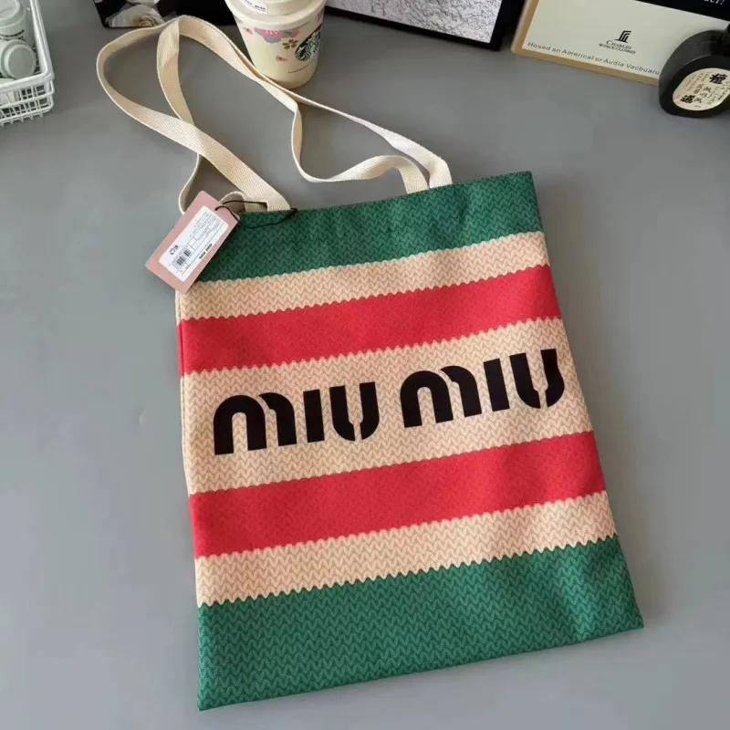 超人気商品 高品質 シック通勤に便利なサイズ たっぷり収納 カッコイイ配色 ショルダーバッグ