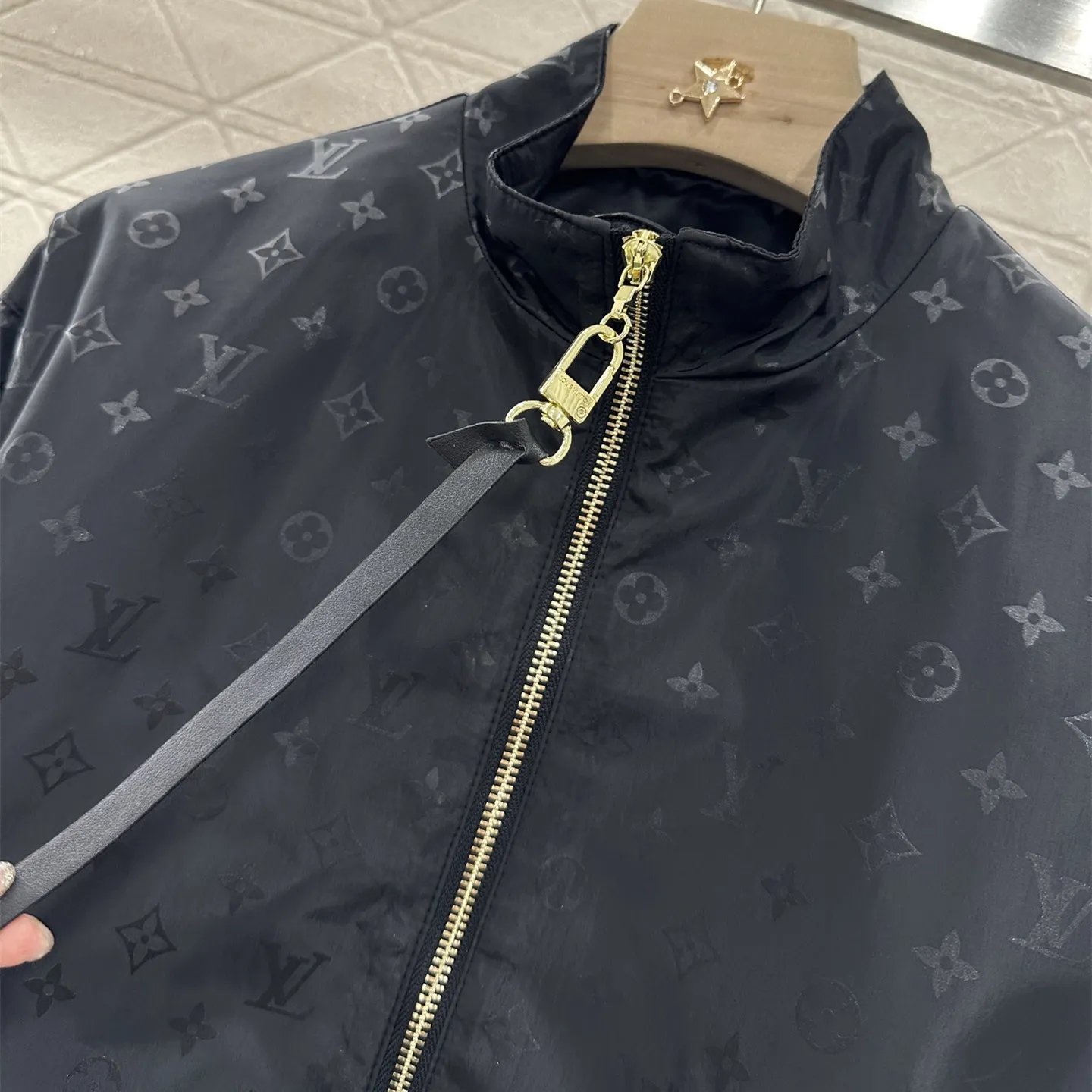 『S-L』軽量 柔軟 通気快適 UVカット スタンドカラー ドローストリング ファスナー アウター