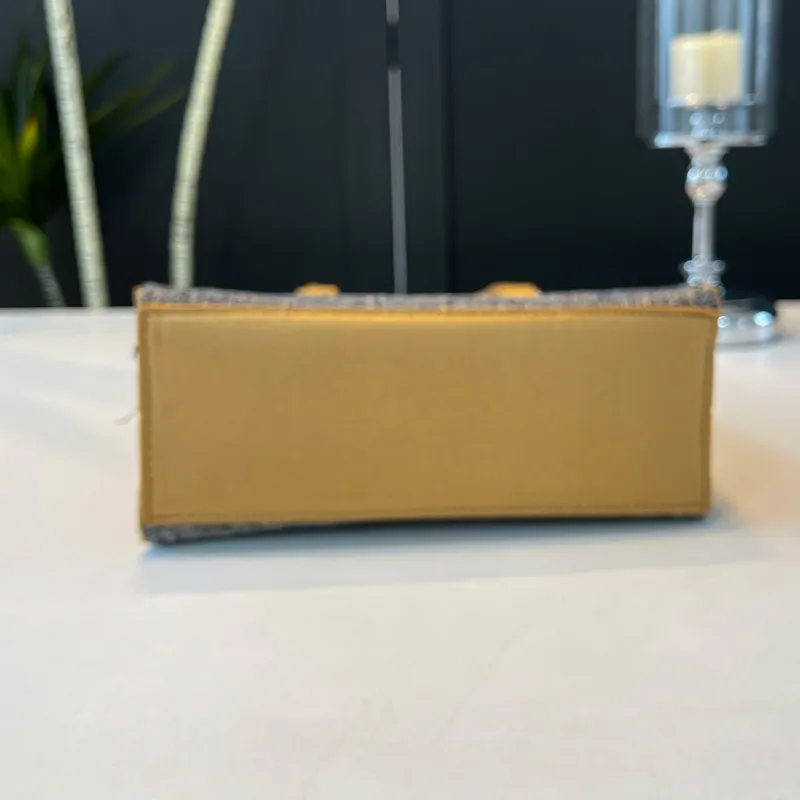 上品 ファッション 高品質 刺繍 繊細 シンプル 大容量 ショルダーバッグ