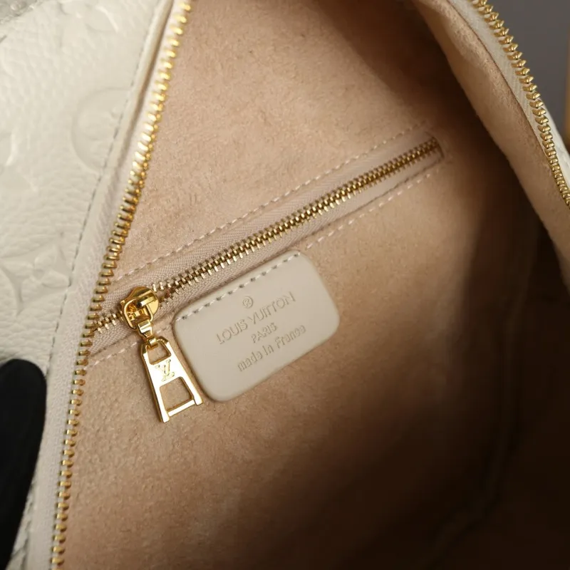 激売れ中 高品質 中性 魅力的 LV エンボス リュック バッグ