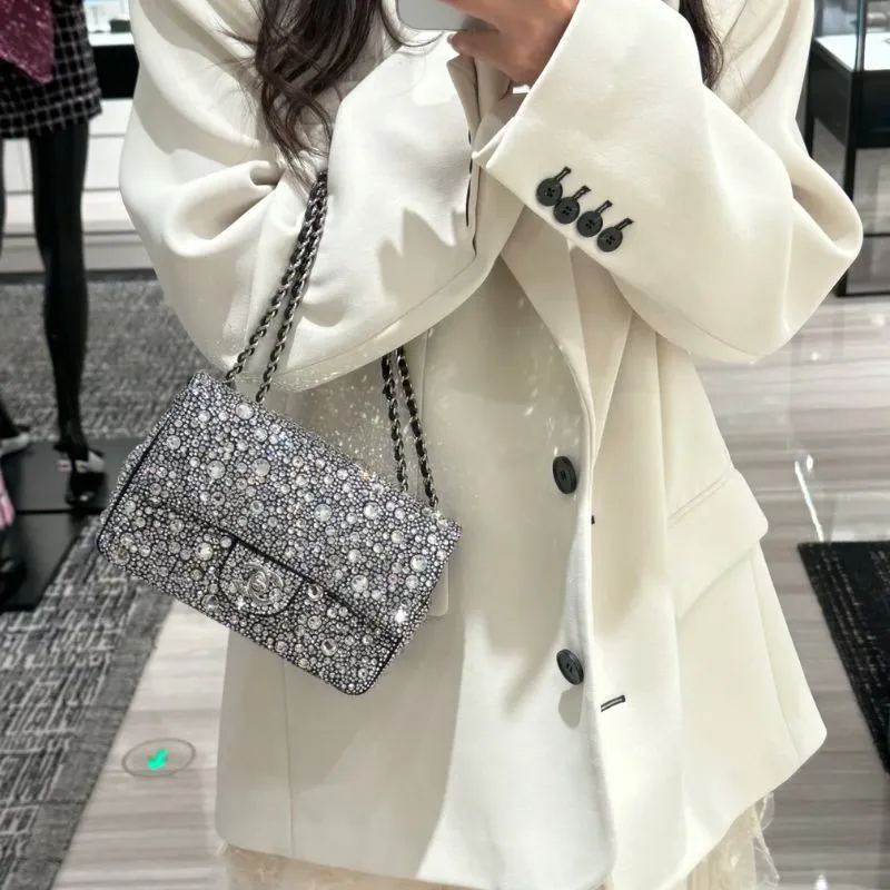 目立つ おすすめ 質感のいい おしゃれ モード 肩掛け ショルダーバッグ
