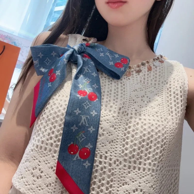 雰囲気 人気上昇中 チェリー柄 好感度100％ 夏に合う 両面ツイルシルク スカーフ