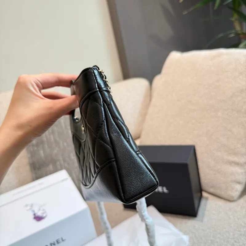 人気上昇中 絶対流行 上品 トレンド 羊革 マグネット ショルダーバッグ