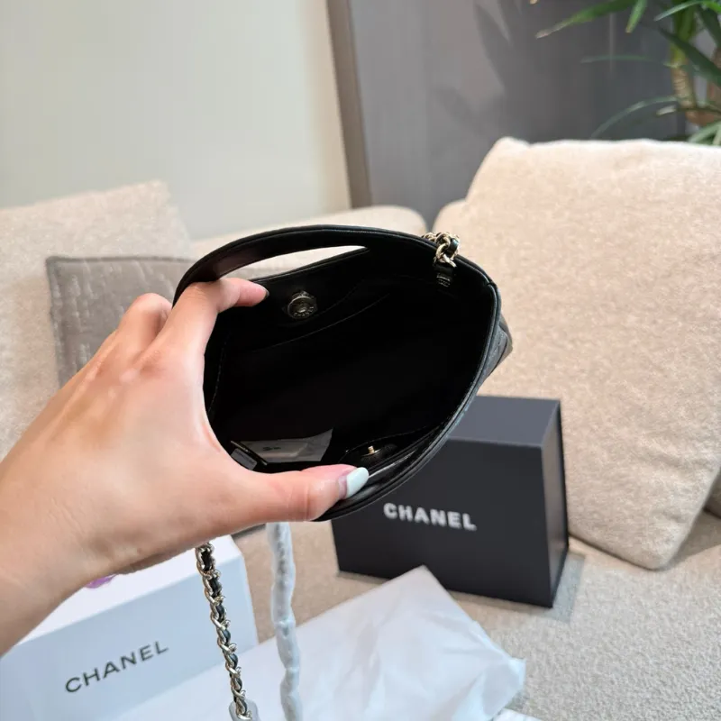 人気上昇中 絶対流行 上品 トレンド 羊革 マグネット ショルダーバッグ