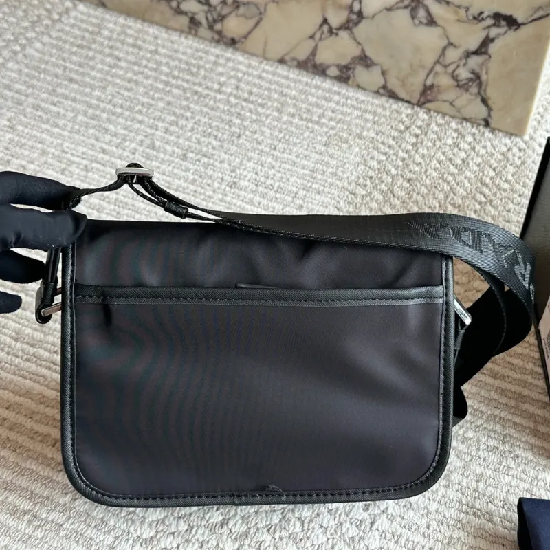 超人気商品 高級感 ヴィンテージ T字型バックル メンズ ショルダーバッグ