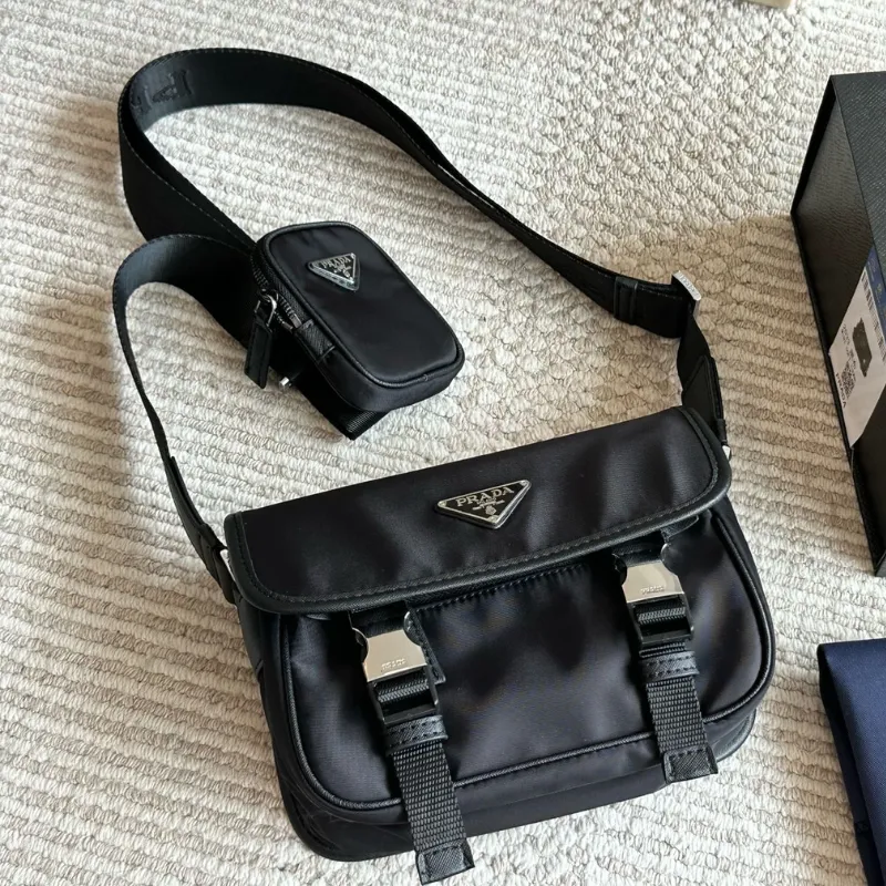 超人気商品 高級感 ヴィンテージ T字型バックル メンズ ショルダーバッグ