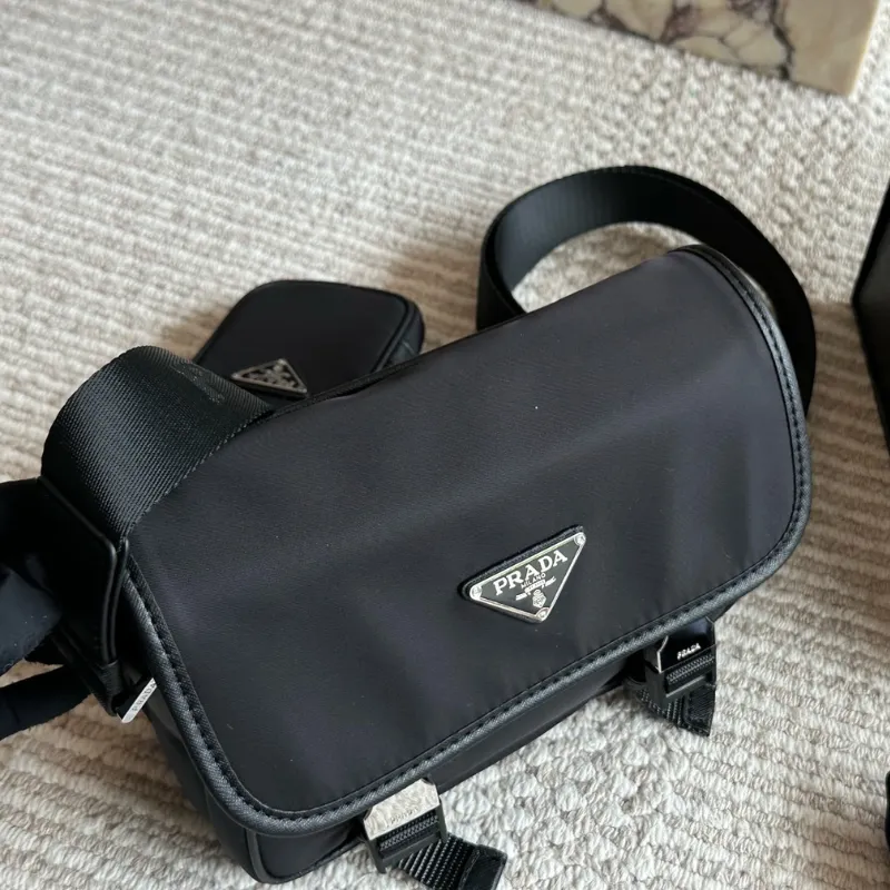 超人気商品 高級感 ヴィンテージ T字型バックル メンズ ショルダーバッグ