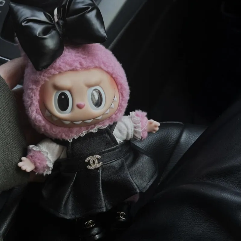 憧れ 絶対欲しい 最愛の一着 おしゃれ スウィート リボン labubuぬいぐるみペンダント 服