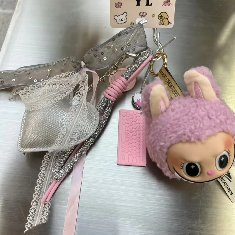 売れ切れ必至 魅力的 絶対流行 クール キュート 可愛い  labubu ペンダント