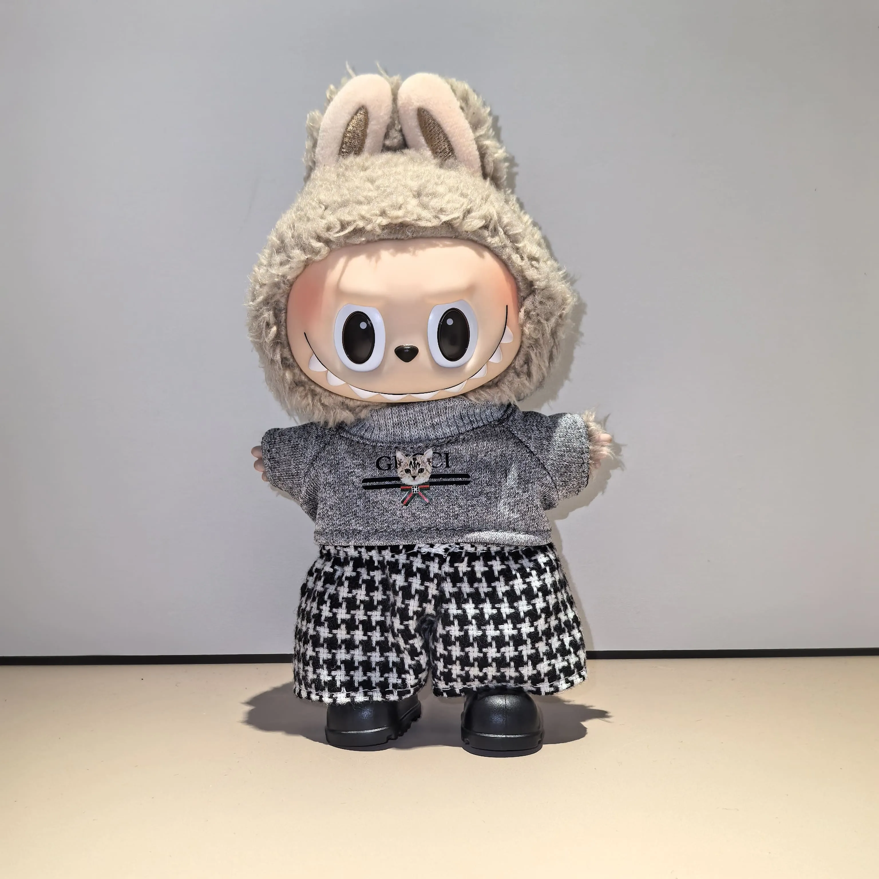 憧れ 激売れ中 人気上昇中 ファッション ストリート チェック柄 labubuぬいぐるみペンダント服 人形を含まない
