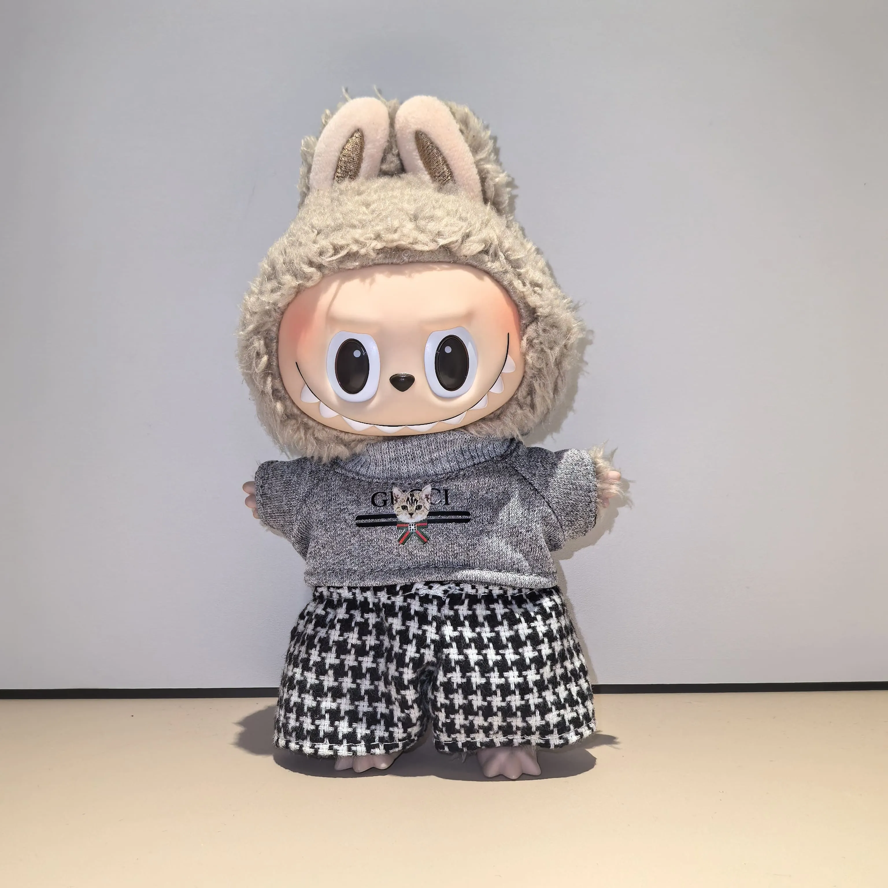 憧れ 激売れ中 人気上昇中 ファッション ストリート チェック柄 labubuぬいぐるみペンダント服 人形を含まない